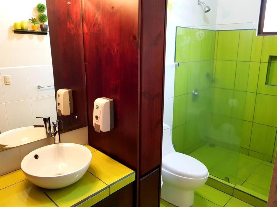 Elegant Villa In La Fortuna With Spacious Backyard Plus Very Private Pool & Parking Exterior foto