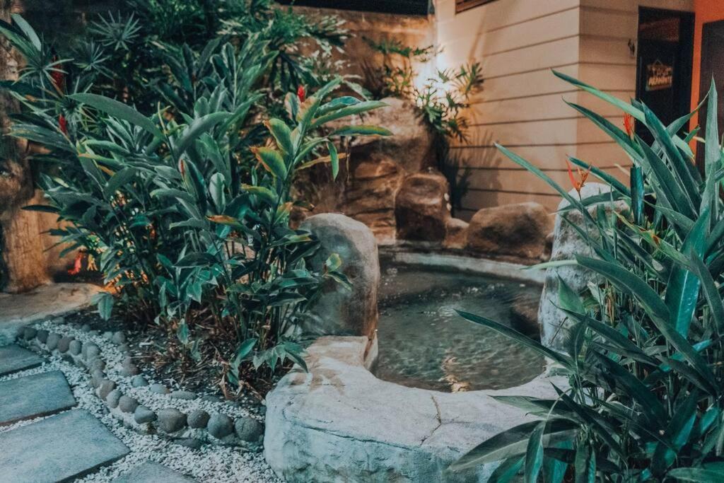Elegant Villa In La Fortuna With Spacious Backyard Plus Very Private Pool & Parking Exterior foto