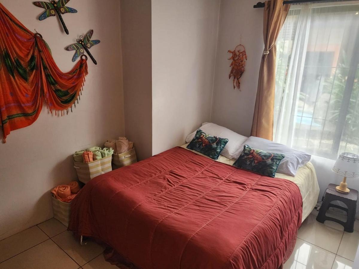 Elegant Villa In La Fortuna With Spacious Backyard Plus Very Private Pool & Parking Exterior foto