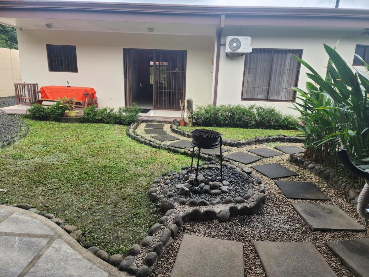 Elegant Villa In La Fortuna With Spacious Backyard Plus Very Private Pool & Parking Exterior foto